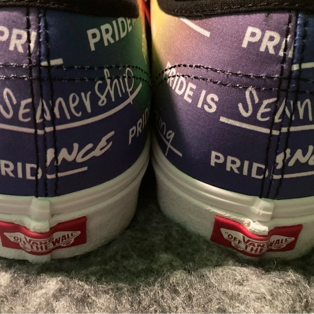 VANS AUTHENTIC PRIDE TRUE WHITE SNEAKER - Picture 4 of 7